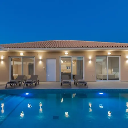 Spartakos Luxury 4 * Plános