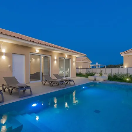 Spartakos Luxury 4 * Plános